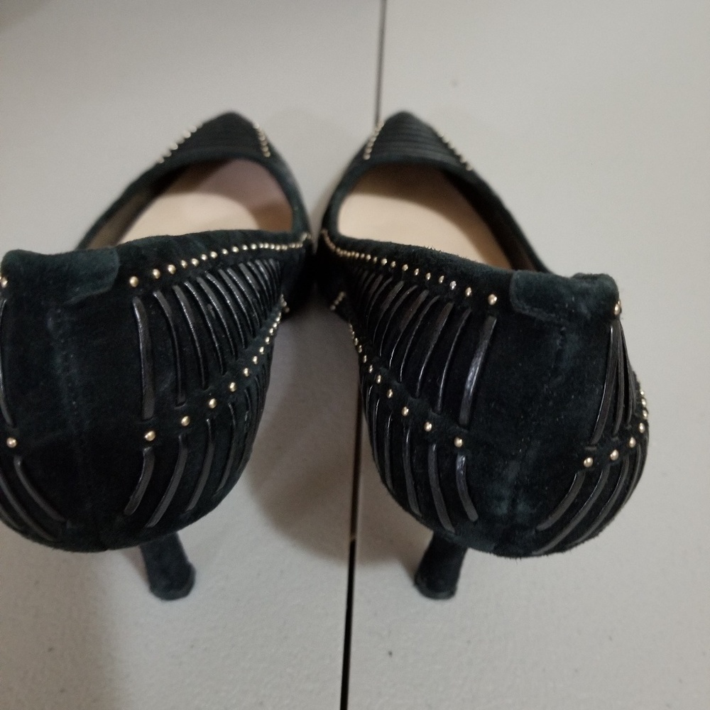 Vince Camuto  black pumps. - Picture 4 of 7